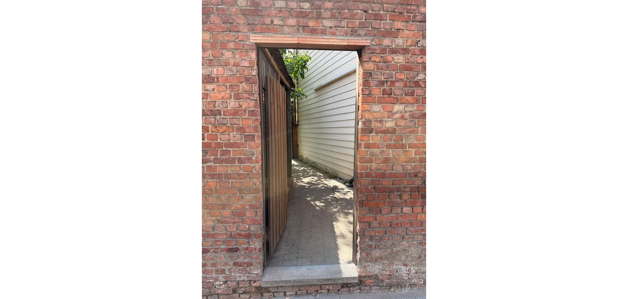 SUPER CHARMANTE GERENOVEERDE STARTERSWONING MET TUIN & GARAGE