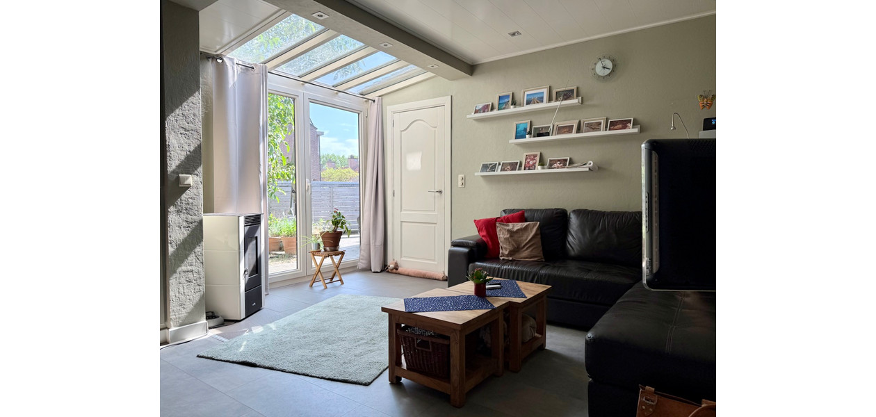 SUPER CHARMANTE GERENOVEERDE STARTERSWONING MET TUIN & GARAGE