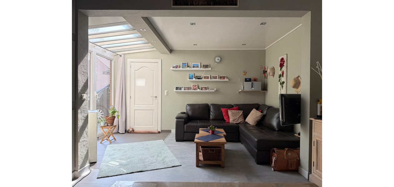 SUPER CHARMANTE GERENOVEERDE STARTERSWONING MET TUIN & GARAGE