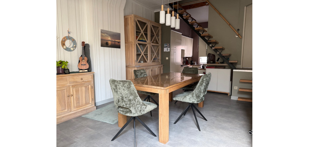 SUPER CHARMANTE GERENOVEERDE STARTERSWONING MET TUIN & GARAGE