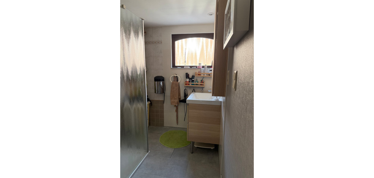 SUPER CHARMANTE GERENOVEERDE STARTERSWONING MET TUIN & GARAGE