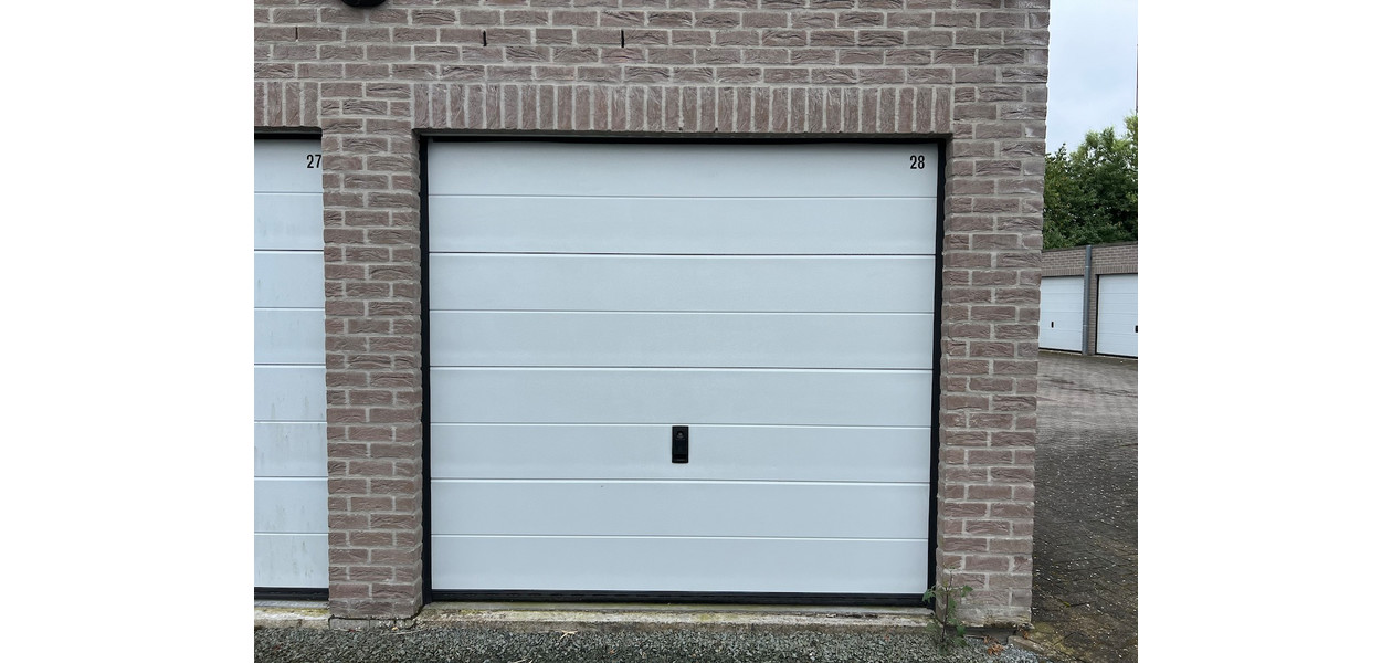 GARAGEBOX IN VOLLE CENTRUM. BEVEILIGDE SITE