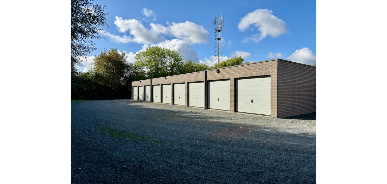 GARAGEBOX IN VOLLE CENTRUM. BEVEILIGDE SITE