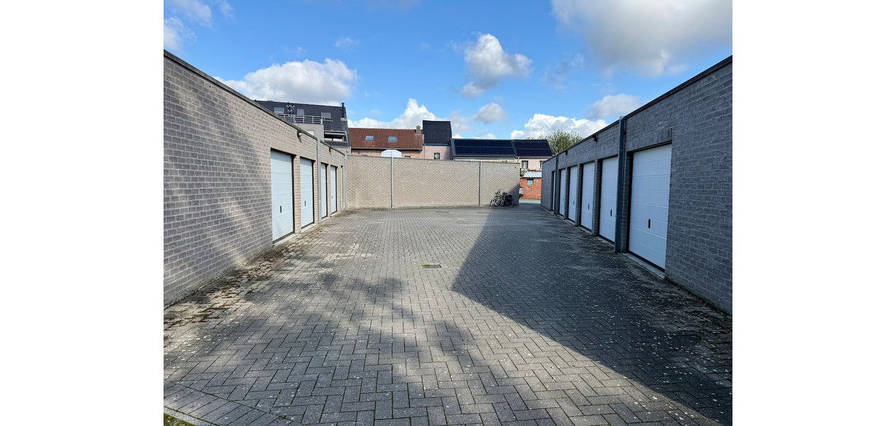 GARAGEBOX IN VOLLE CENTRUM. BEVEILIGDE SITE
