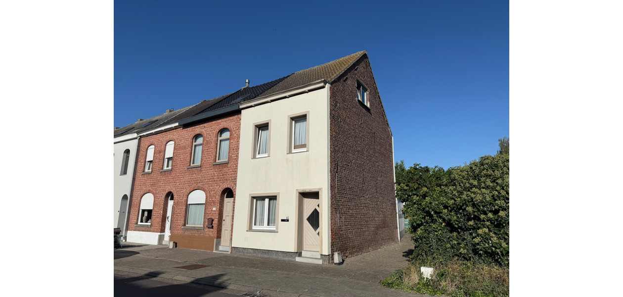 RUSTIG GELEGEN DEELS GERENOVEERDE FAMILIALE WONING - 3 SLAAPKAMERS - GROTE TUIN