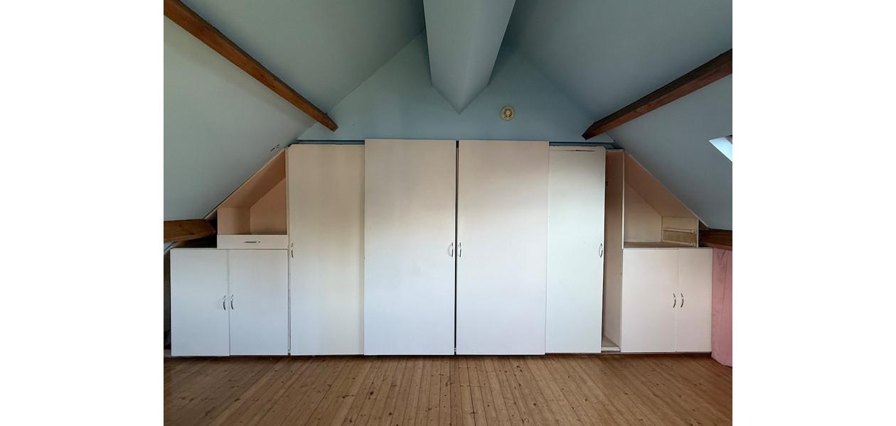 RUSTIG GELEGEN DEELS GERENOVEERDE FAMILIALE WONING - 3 SLAAPKAMERS - GROTE TUIN