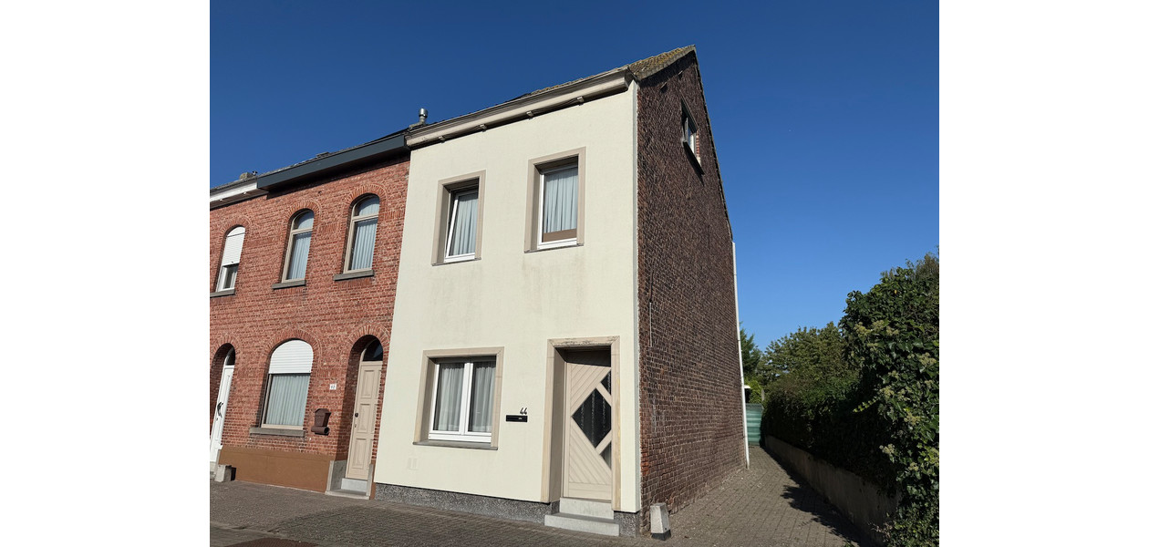 RUSTIG GELEGEN DEELS GERENOVEERDE FAMILIALE WONING - 3 SLAAPKAMERS - GROTE TUIN