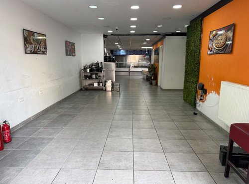 GOED GELEGEN HANDELSRUIMTE IN DE STADSRAND. HORECA TOEGELATEN